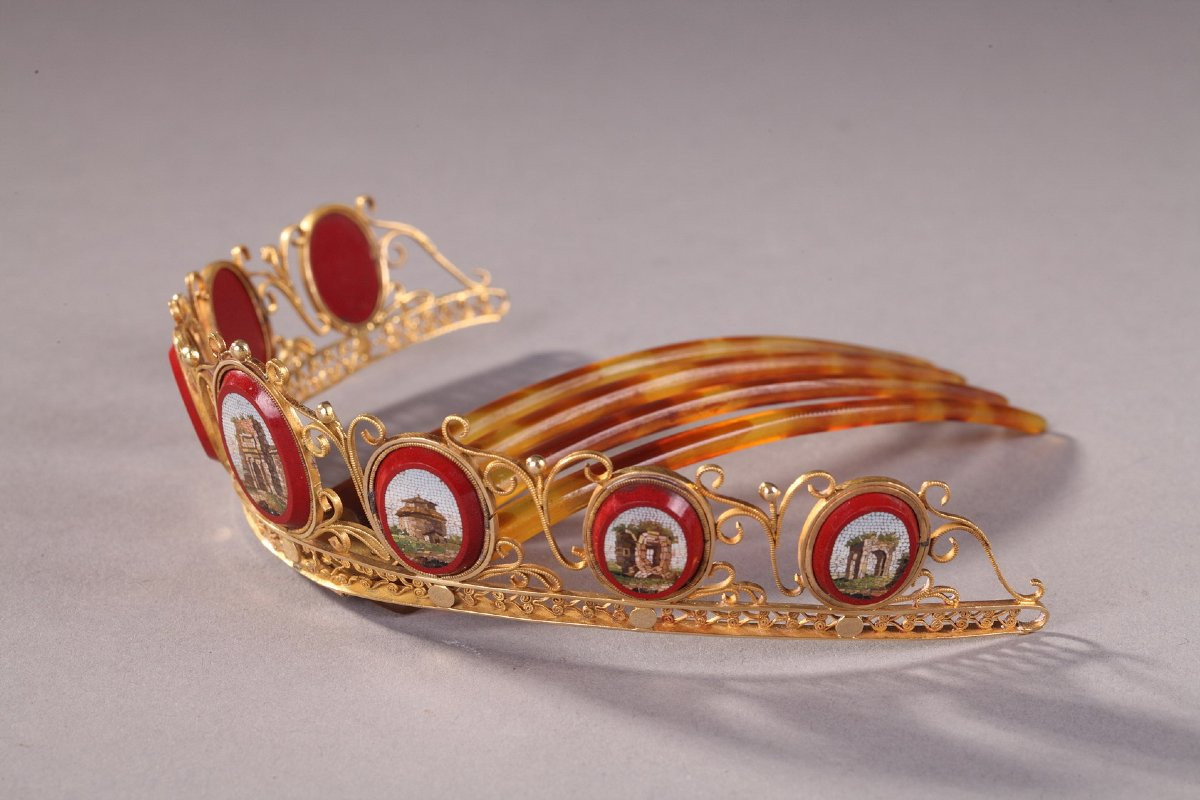 14-carat Gold Tiara Comb Set With Seven Oval Micomosaic Medallions. This Tiara Comb-photo-2