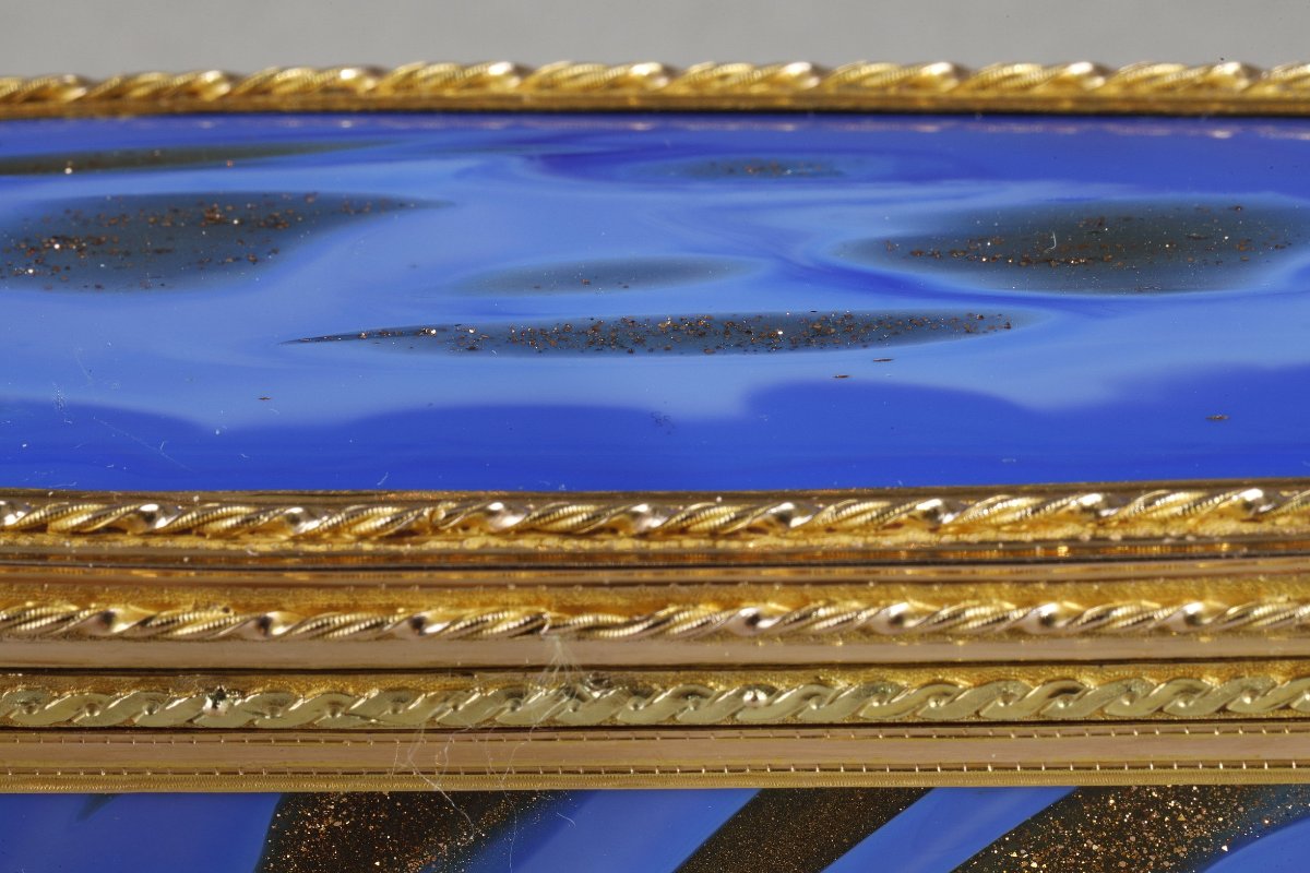 Une tabatiere en or et aventurine bleue du XVIII siècle, maître orfèvre Master goldsmith Guilla-photo-2