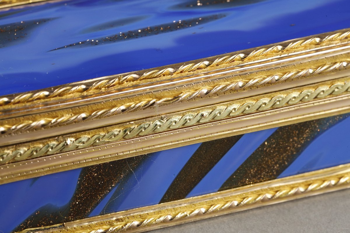 Une tabatiere en or et aventurine bleue du XVIII siècle, maître orfèvre Master goldsmith Guilla-photo-3