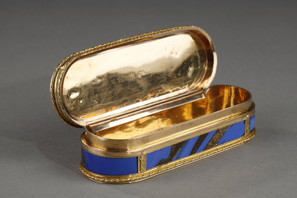 Une tabatiere en or et aventurine bleue du XVIII siècle, maître orfèvre Master goldsmith Guilla-photo-6