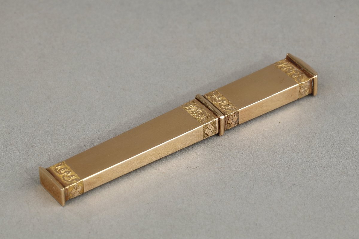 Un etui en or à aiguilles, Empire-photo-4