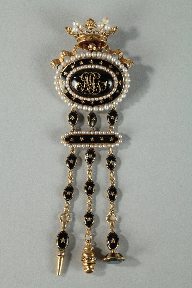 Chatelaine En Or Et Email Noir Et Perles. Travail Du Milieu Du XIXème Siecle. -photo-2