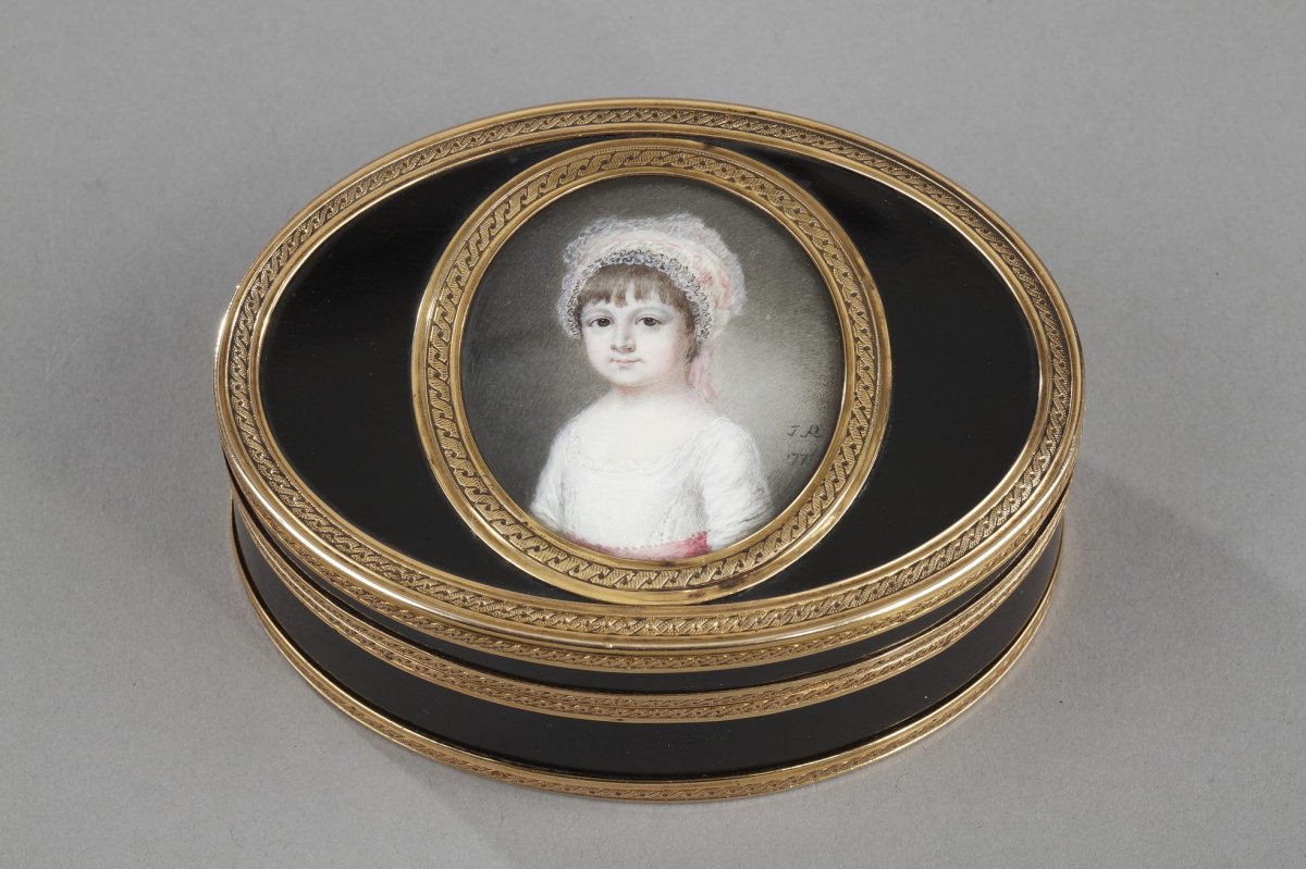 A Louis XV Gold-mounted Tortoiseshell Portrait Snuff Box. Circa 1771-1774. 