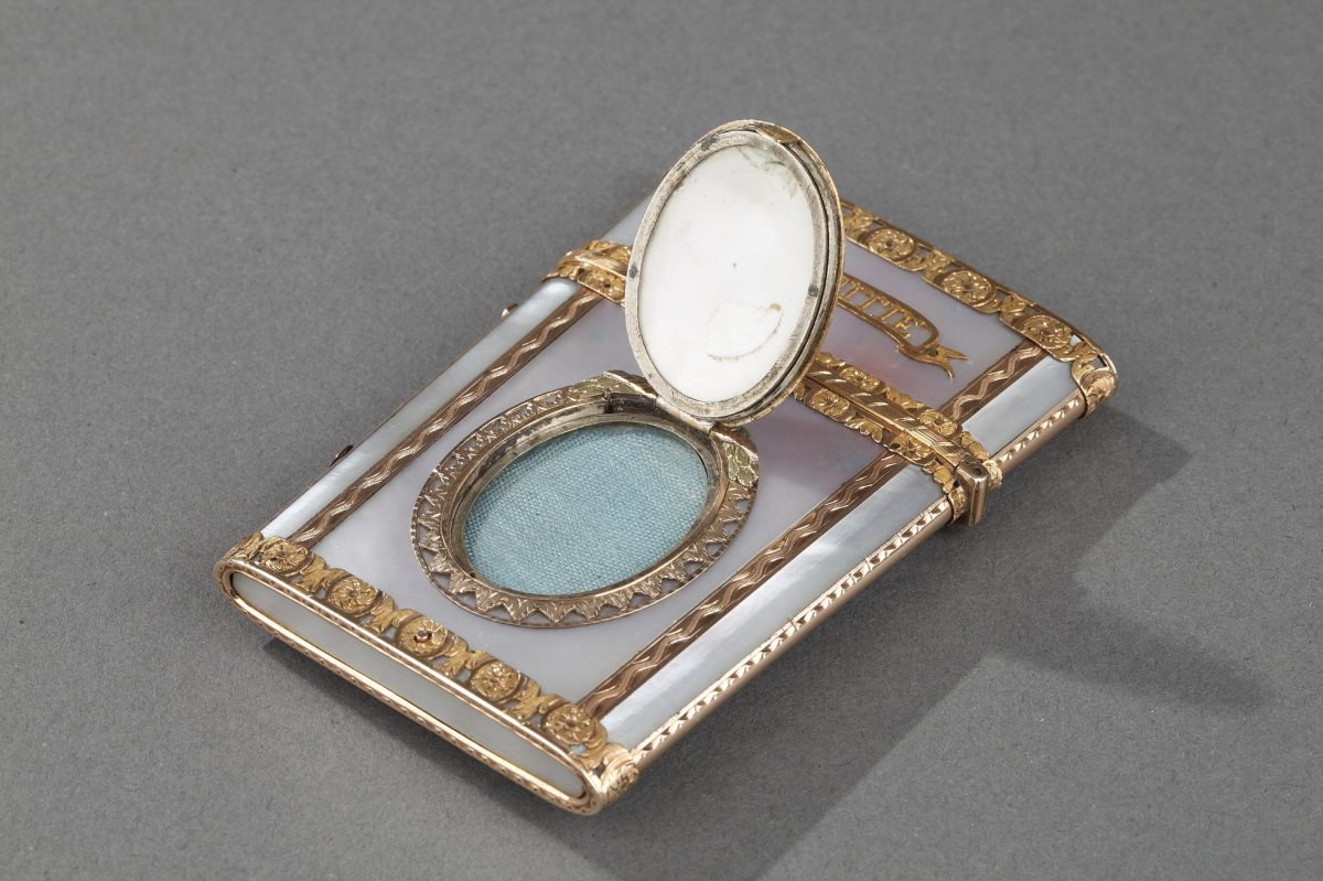 Tablet Case In Gold With Enamel, Mother-of-pearl And Ivory. 19th Century -photo-2