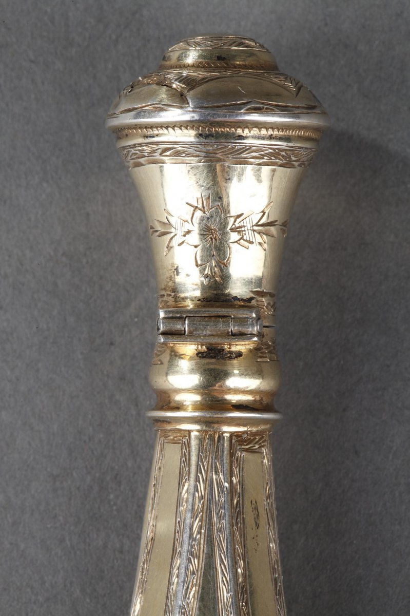 A Mid-19th Century Silver Mounted Glass Scent Bottle. -photo-4