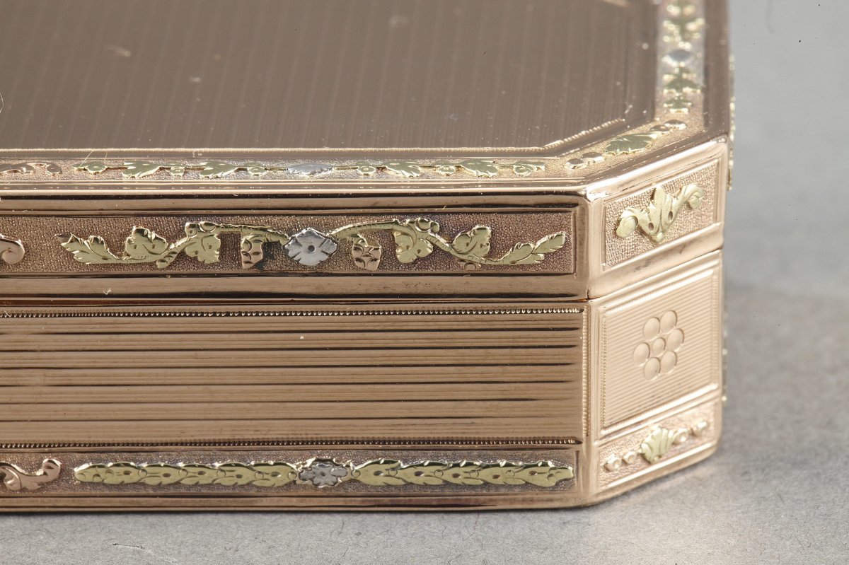 An Early 19th Century Gold Box. -photo-2