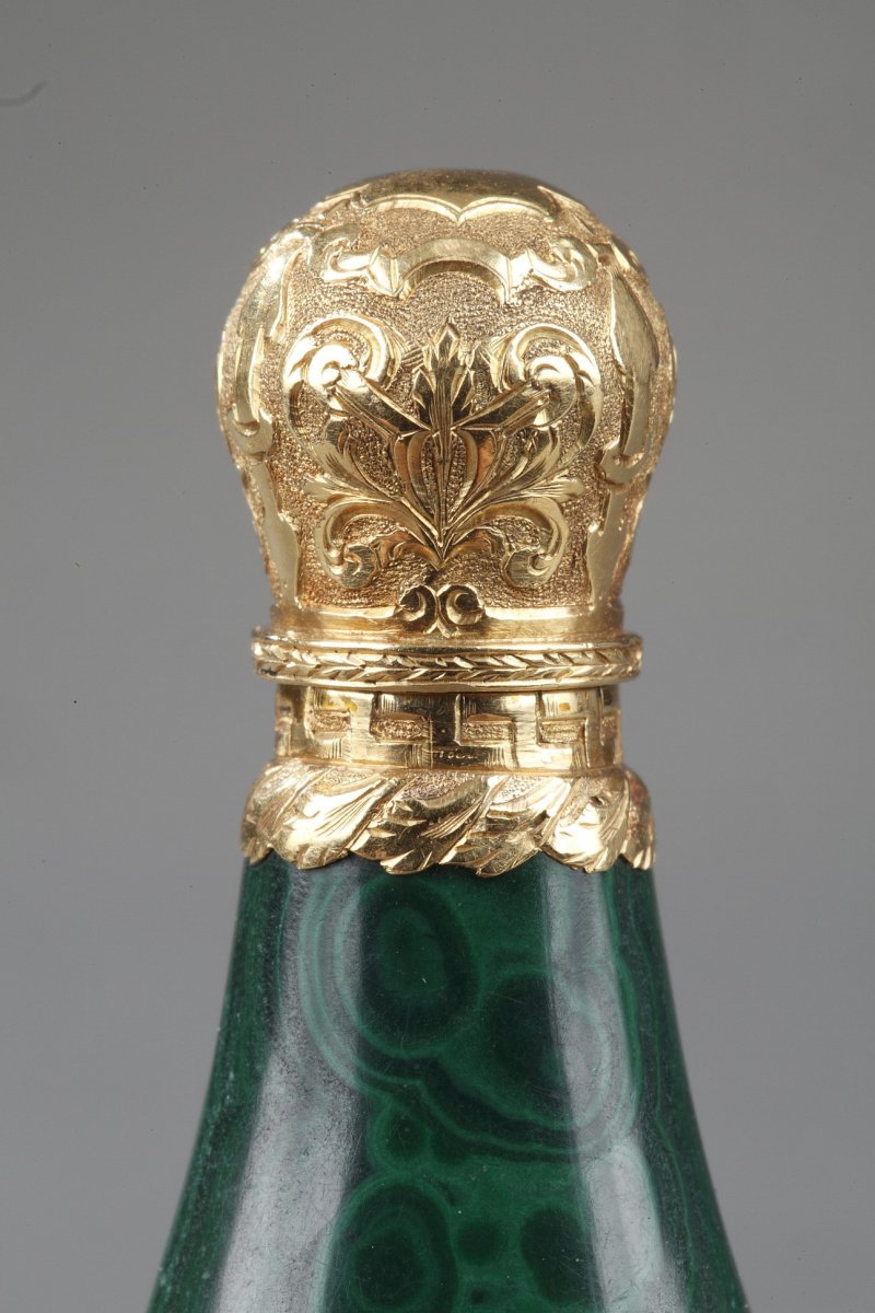 Gold Mounted Malachite Perfume Flask. Mid-19th -photo-4