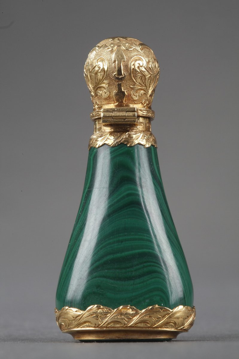 Gold Mounted Malachite Perfume Flask. Mid-19th -photo-1