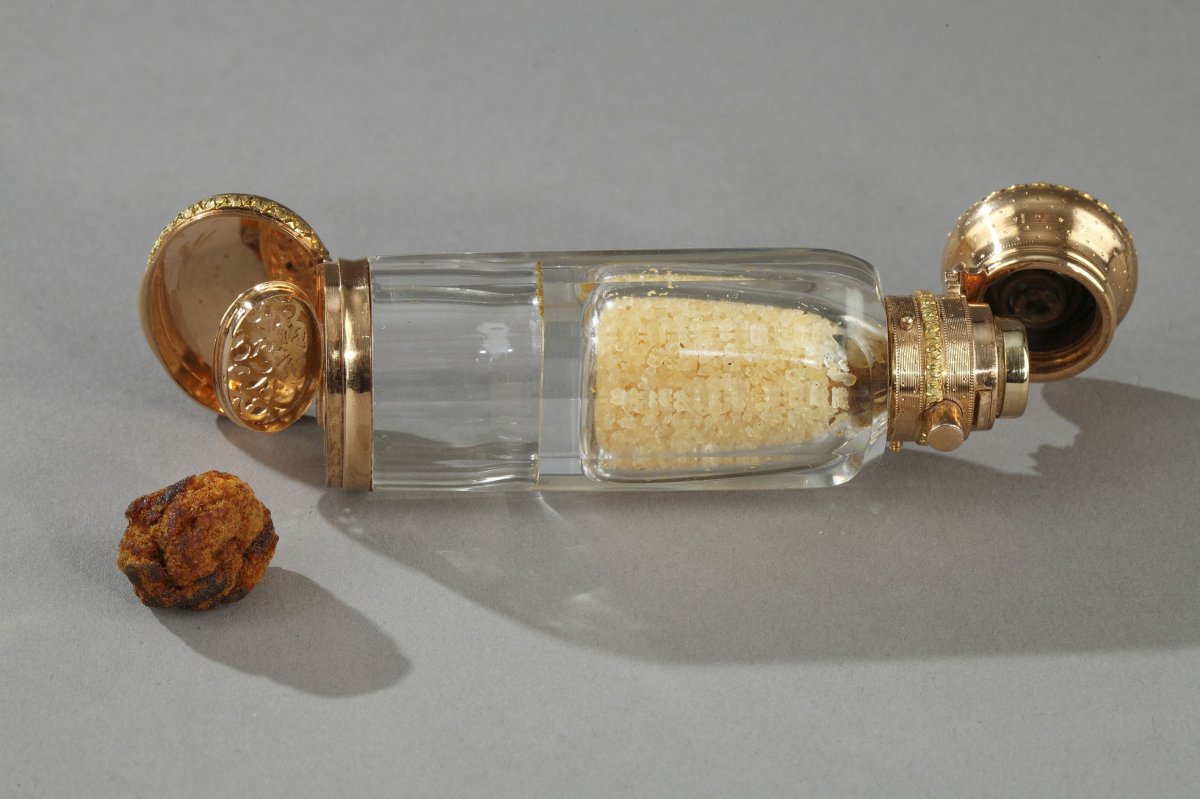An Victorian Gold Double-ended Crystal Scent Bottle. -photo-3