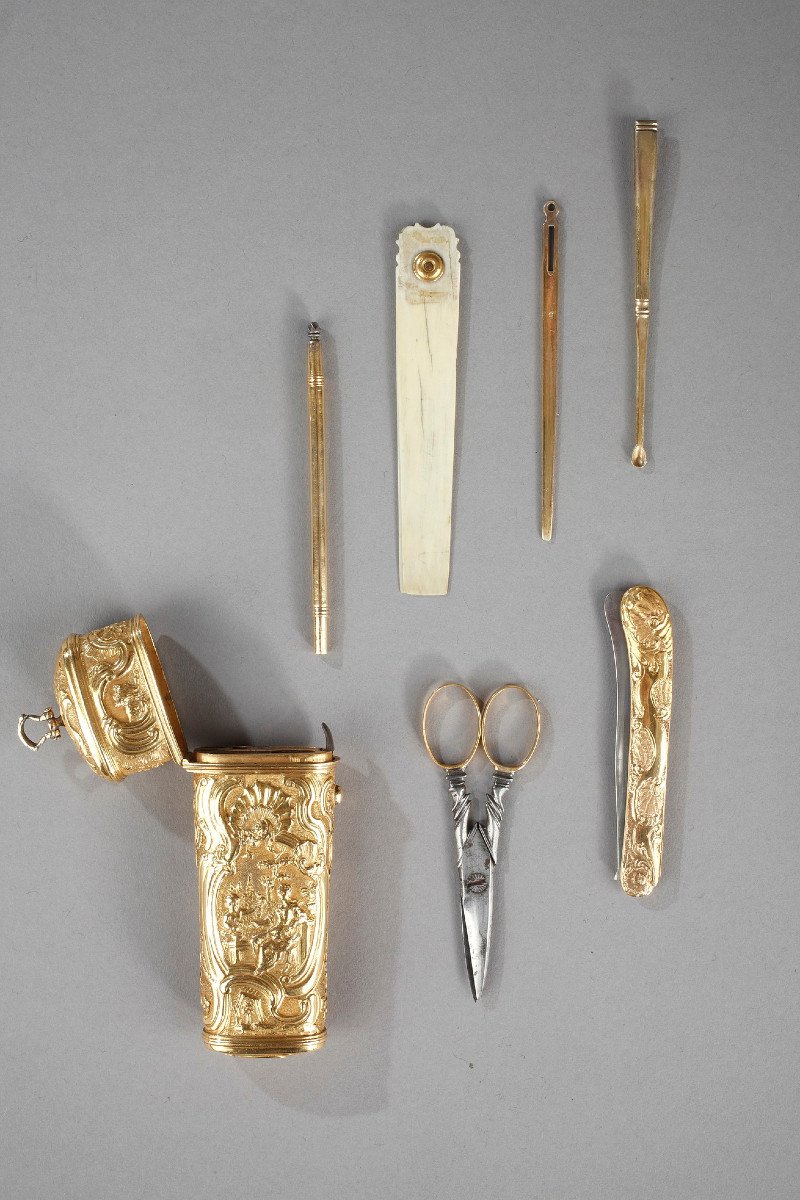 French Mid-18th Century Gold Necessaire. -photo-4