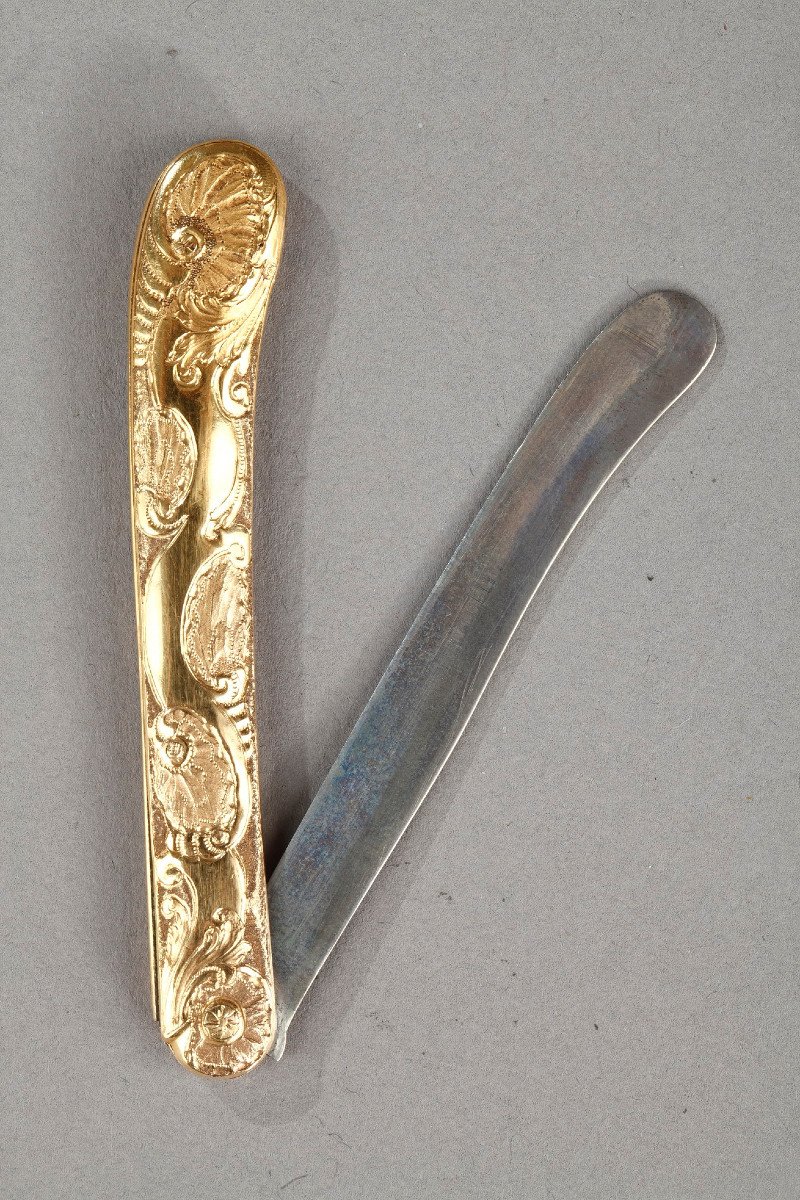 French Mid-18th Century Gold Necessaire. -photo-2