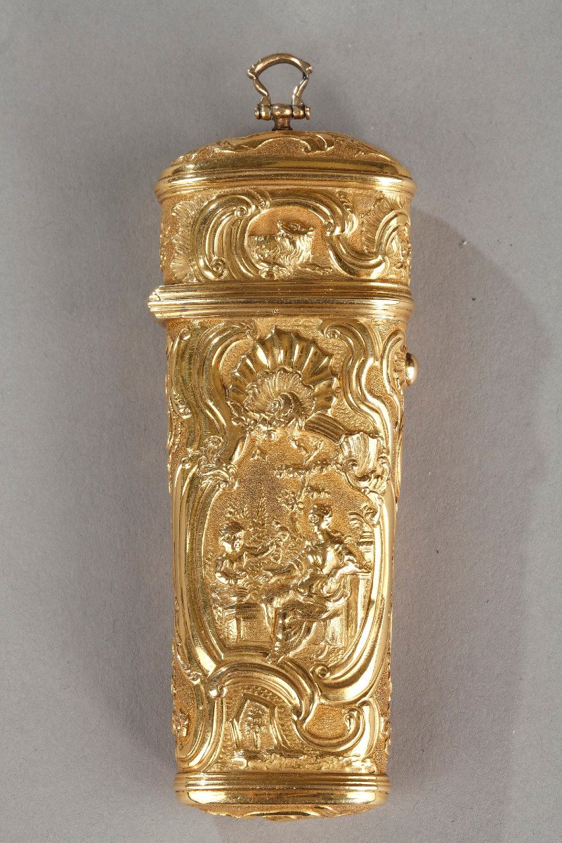 French Mid-18th Century Gold Necessaire. 