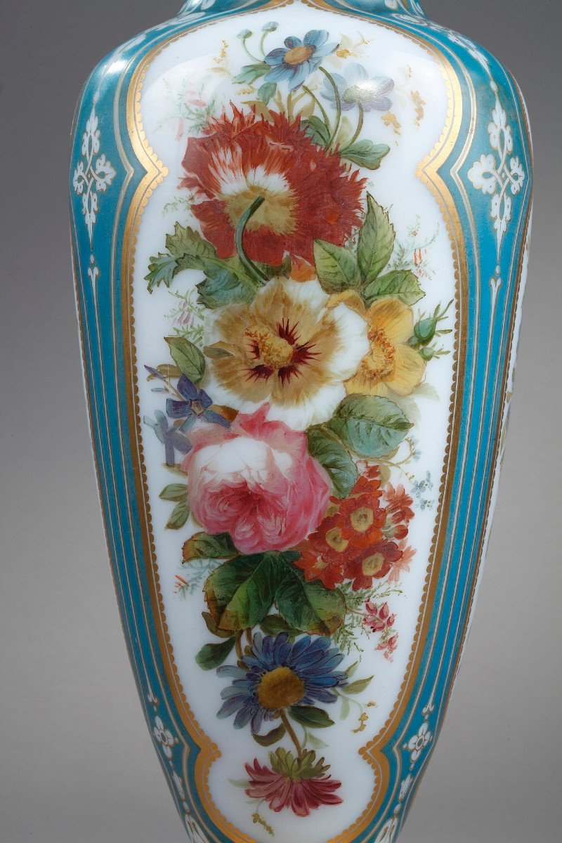 Mid-19th Century French Opaline Vase.-photo-2