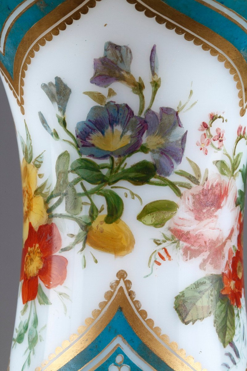 Mid-19th Century French Opaline Vase.-photo-4