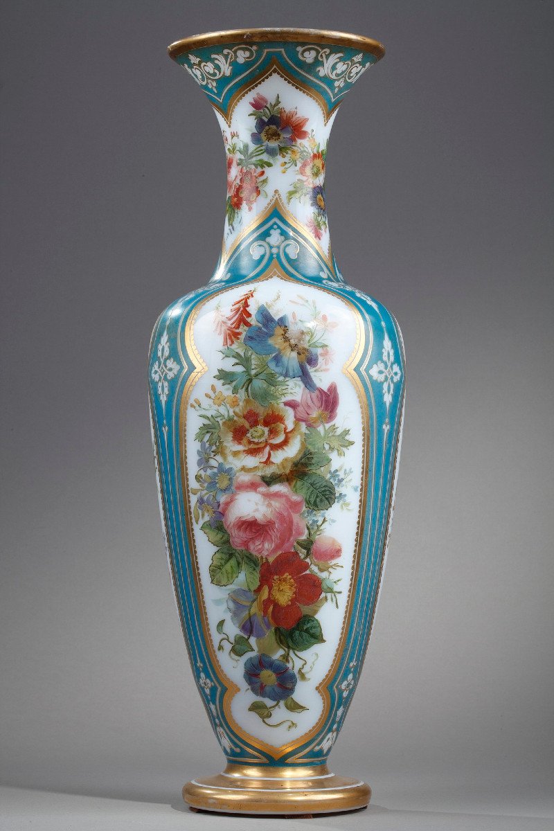 Mid-19th Century French Opaline Vase.-photo-2