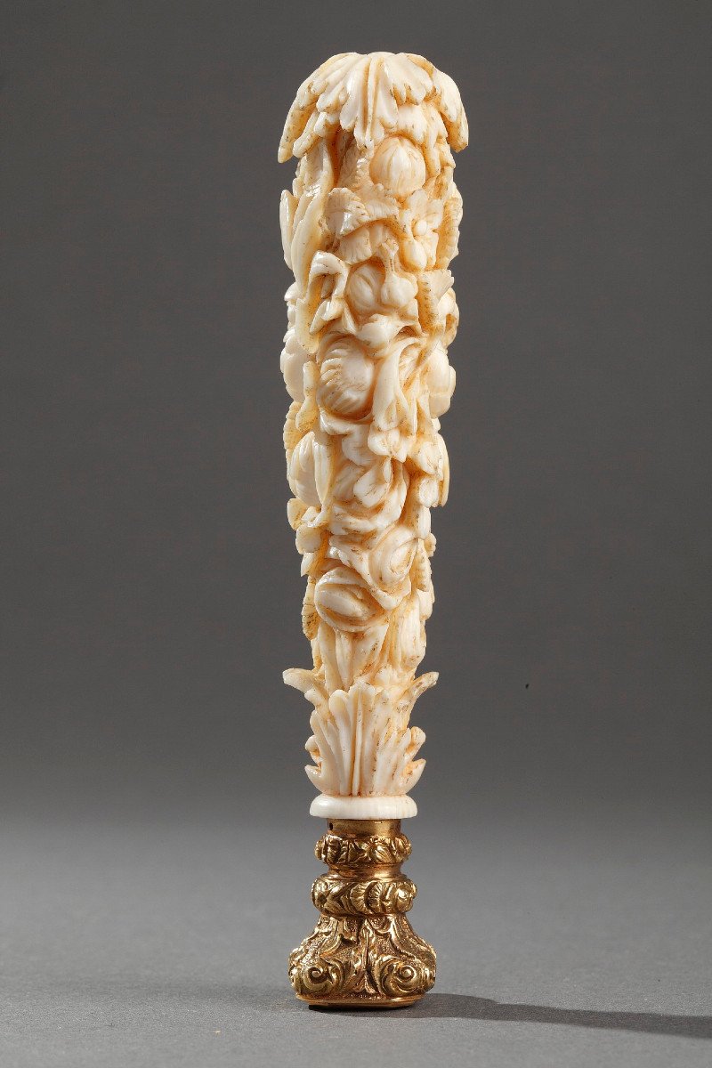 A Dieppe Ivory Desk Seal With Gold And Agate. Mid-19th Century. -photo-3