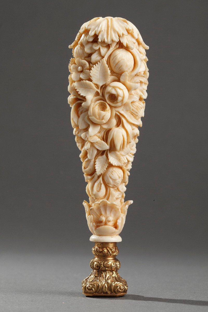 A Dieppe Ivory Desk Seal With Gold And Agate. Mid-19th Century. -photo-4