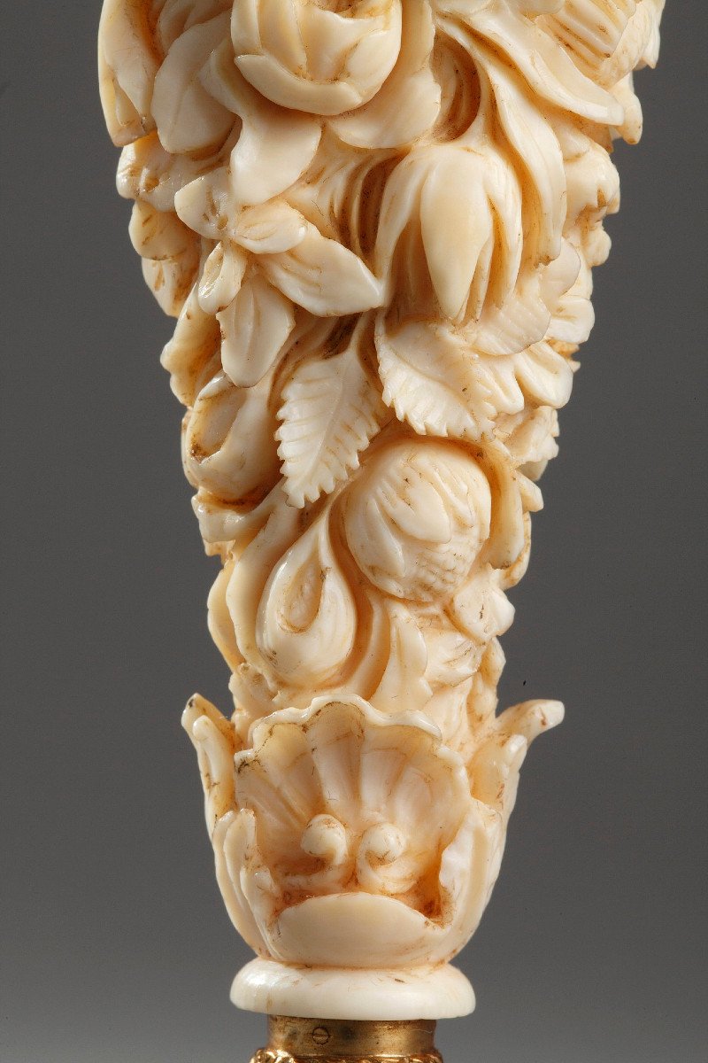 A Dieppe Ivory Desk Seal With Gold And Agate. Mid-19th Century. -photo-1