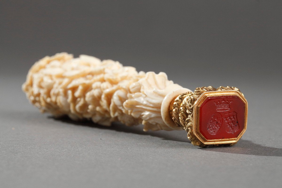 A Dieppe Ivory Desk Seal With Gold And Agate. Mid-19th Century. -photo-2