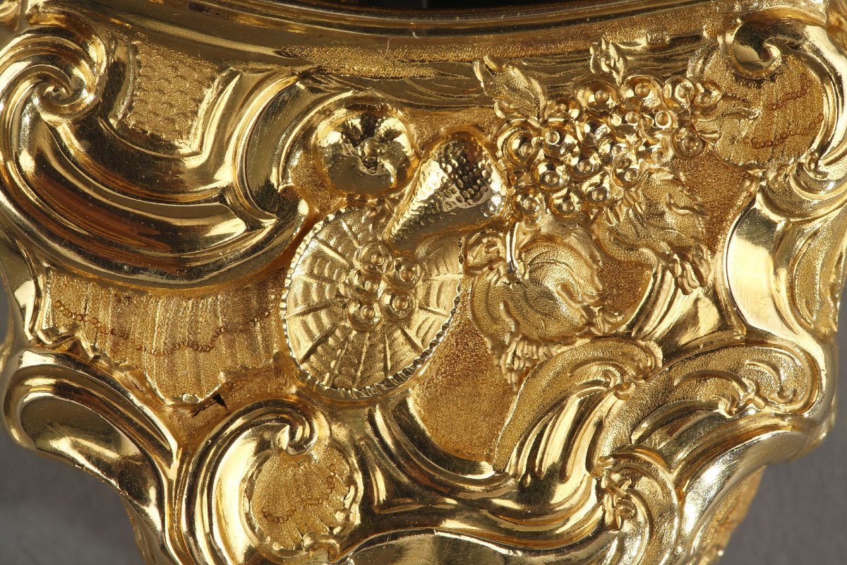 18th Century Fine Gold Repoussé Case With Chatelaine. -photo-4
