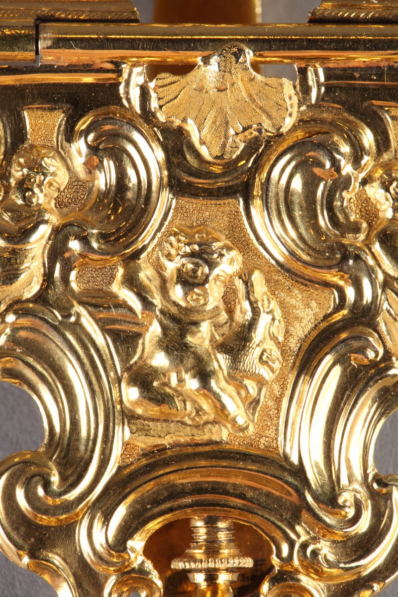 18th Century Fine Gold Repoussé Case With Chatelaine. -photo-3