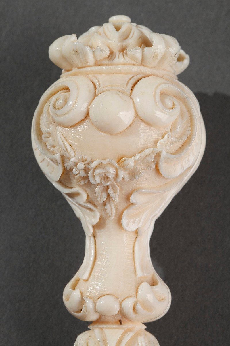 A Dieppe Ivory Desk Seal With Silver And Agate. Mid 19th Century. Restauration. -photo-2