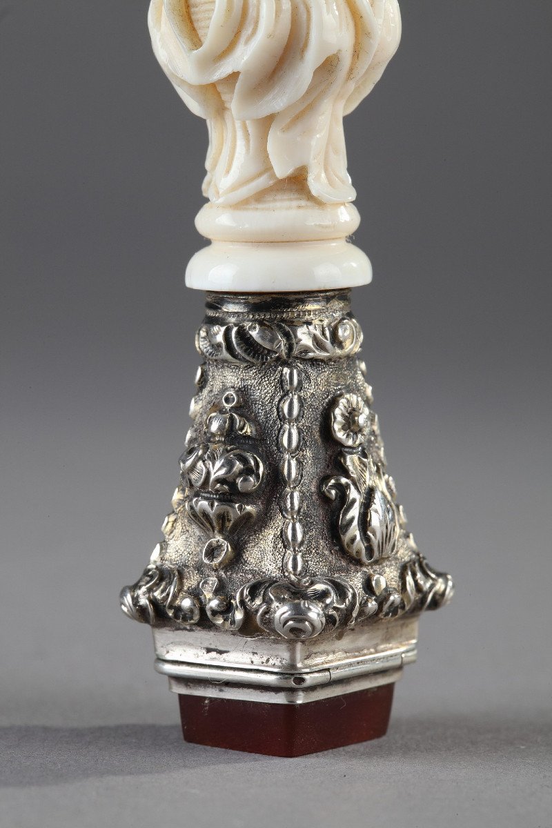 A Dieppe Ivory Desk Seal With Silver And Agate. Mid 19th Century. Restauration. -photo-3