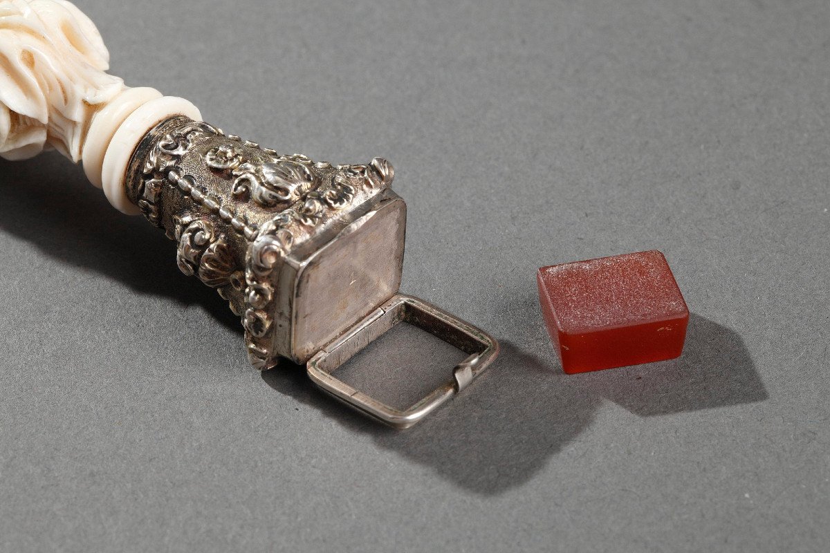 A Dieppe Ivory Desk Seal With Silver And Agate. Mid 19th Century. Restauration. -photo-7