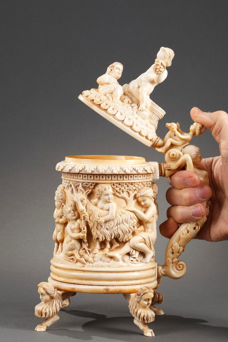 A 19th Century German Carved Ivory Tankard -photo-5