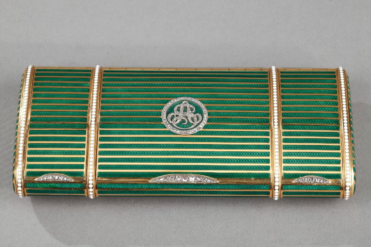 An Early 20th Century Bi-colour Gold And Enamel Vanity Case. 