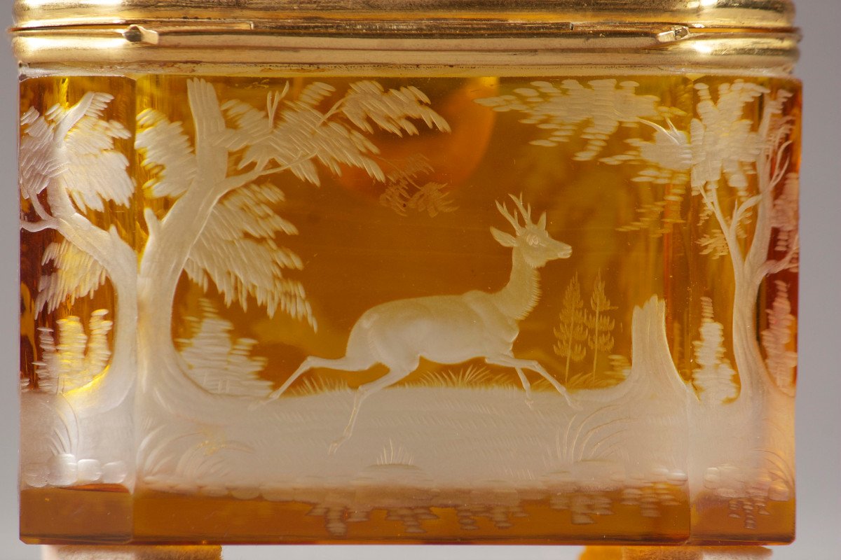 Coffret En Verre De Bohème Ambre. Décor Cynégétique. XIXème Siècle. -photo-3