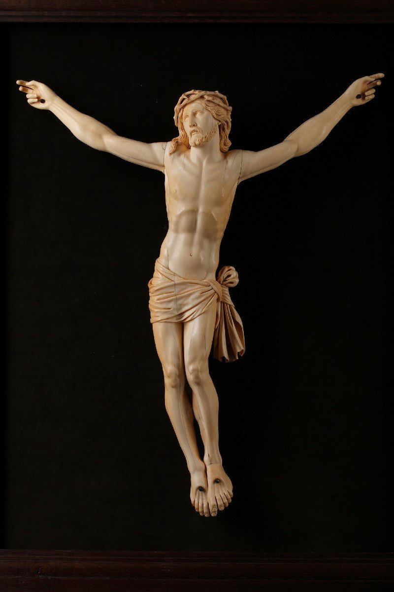 A 18th Century Carved Ivory Figure Of The Crucified Christ -photo-3