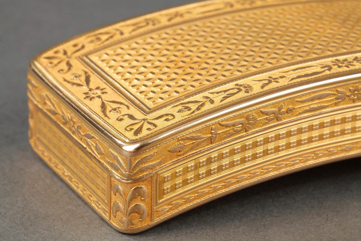 Early 19th Century Curved Gold Snuff-box, Augustin-andré Héguin-photo-1