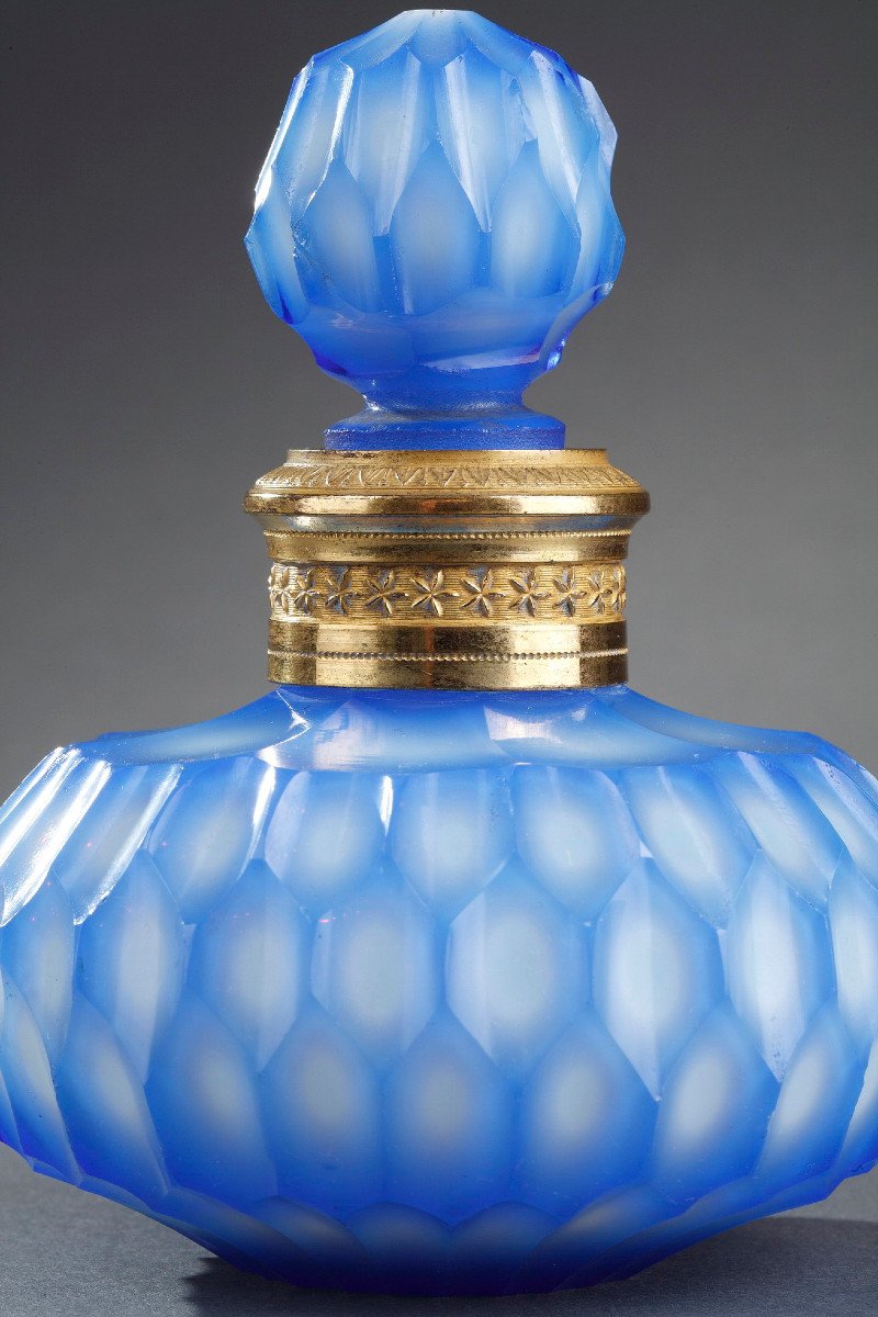 Flask In Opaline Crystal And Overlay Glass -photo-3