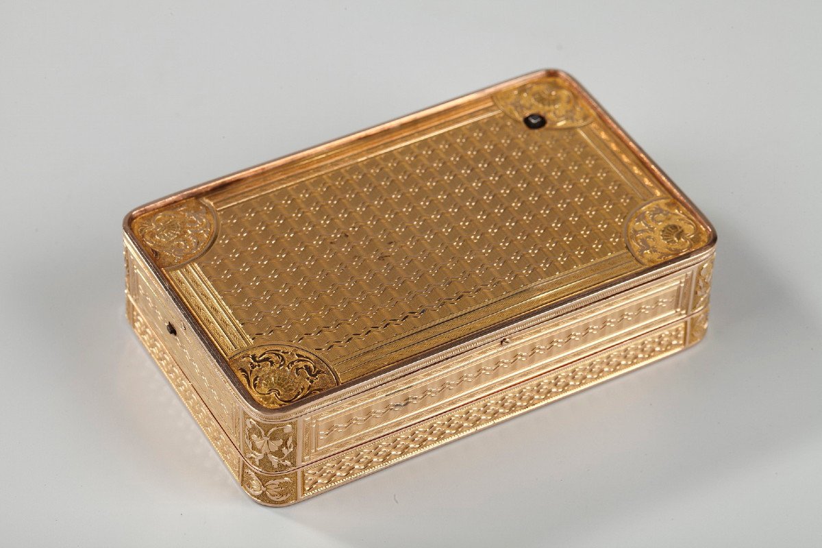 An Early 19th Century Gold Musical Snuff Box.-photo-3