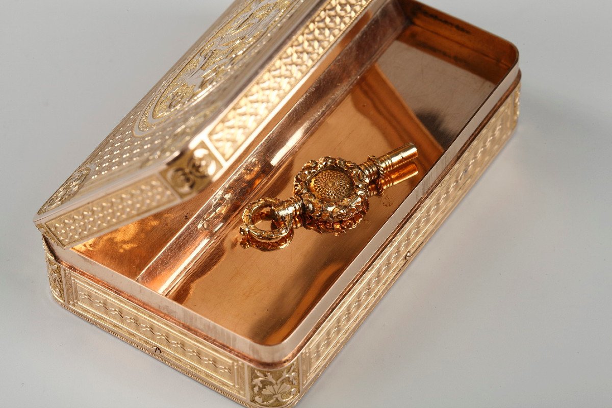 An Early 19th Century Gold Musical Snuff Box.-photo-6