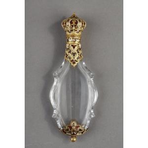 Un flacon à sel cristal et or émaillé, milieu du XIX siècle