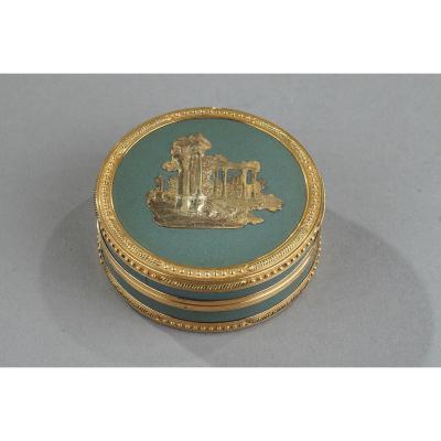 Boite en poudre d'écaille teinté et or époque Louis XVI. 