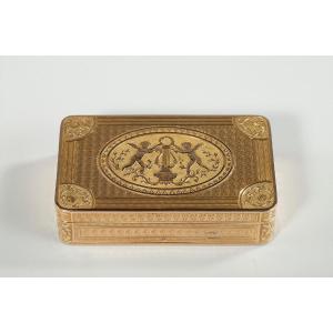 An Early 19th Century Gold Musical Snuff Box.