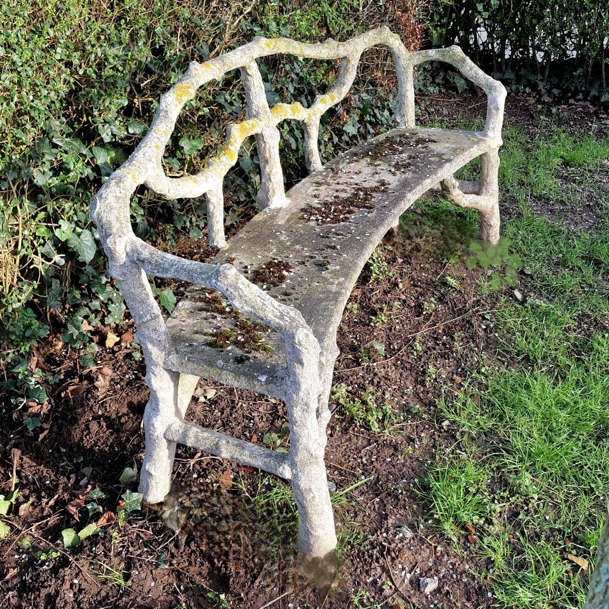 Curved Faux Wood Bench-photo-2