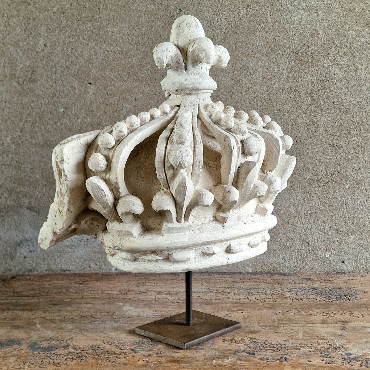 Mounted Plaster Crown-photo-2