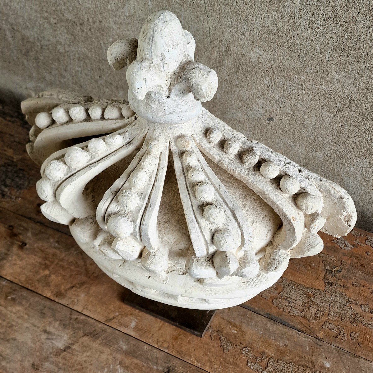 Mounted Plaster Crown-photo-3