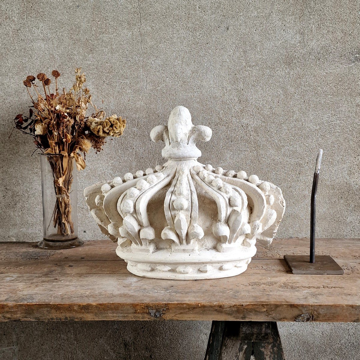Mounted Plaster Crown-photo-4