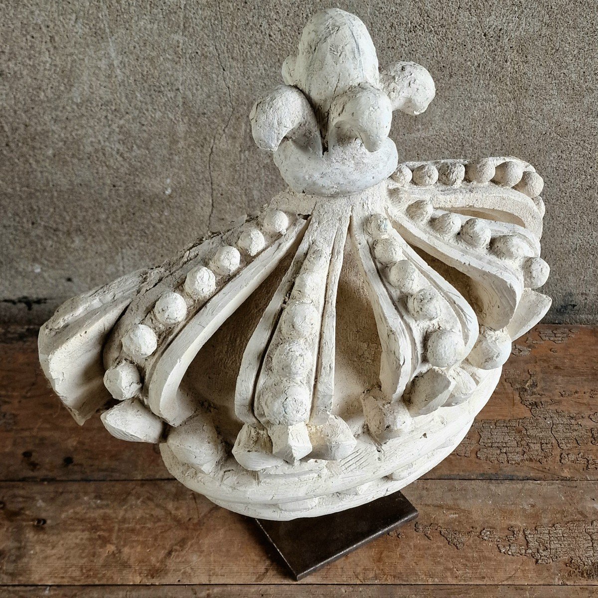 Mounted Plaster Crown-photo-5