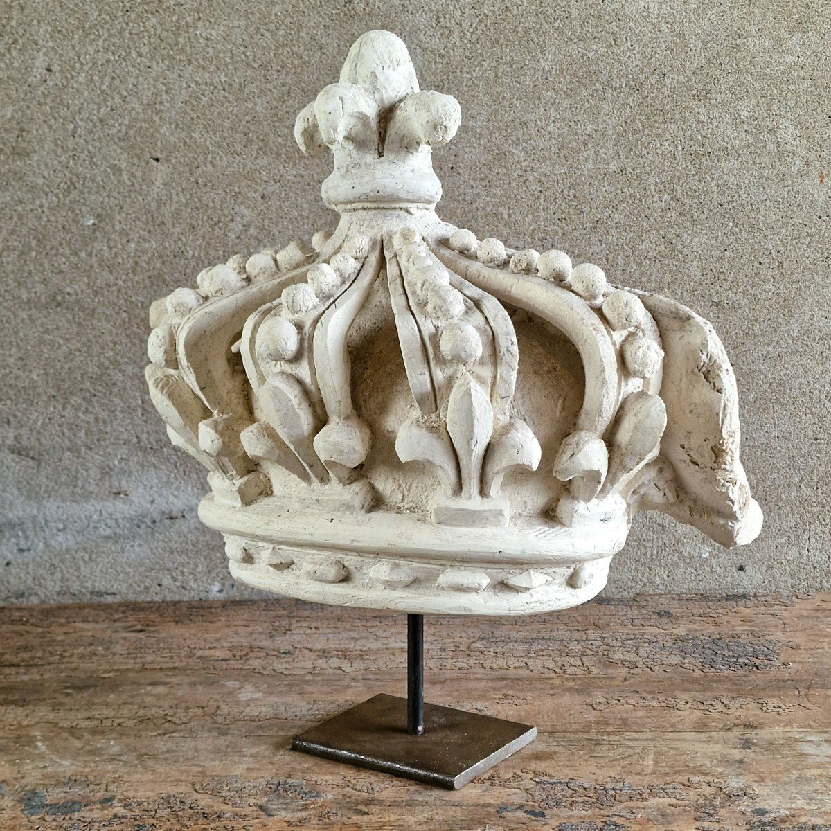 Mounted Plaster Crown-photo-6