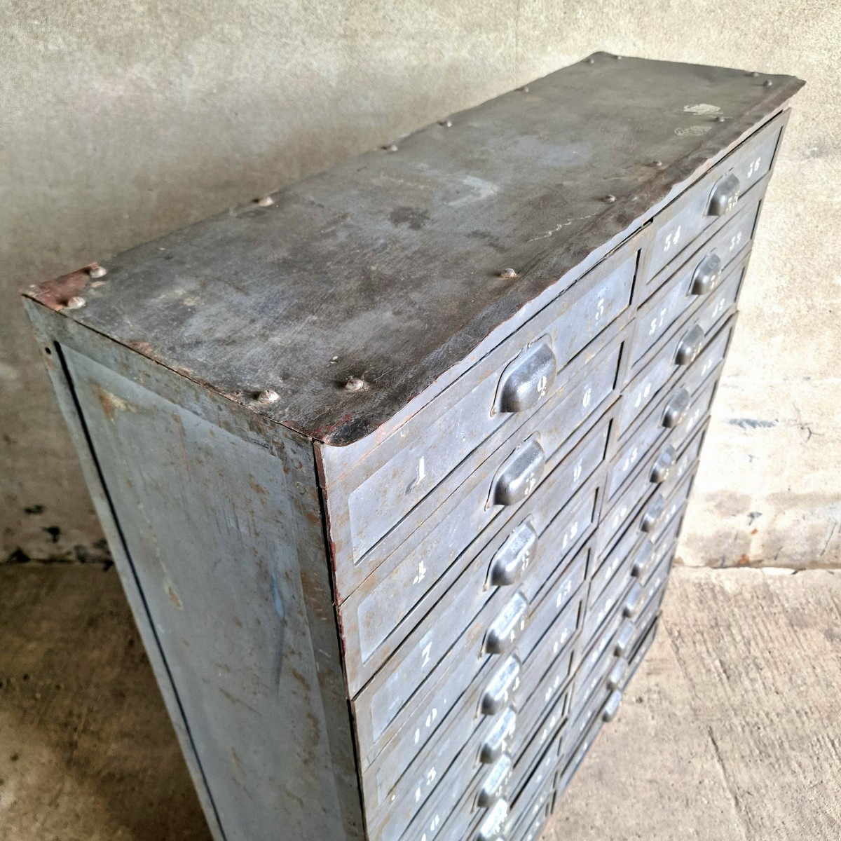 Commode en métal-photo-7