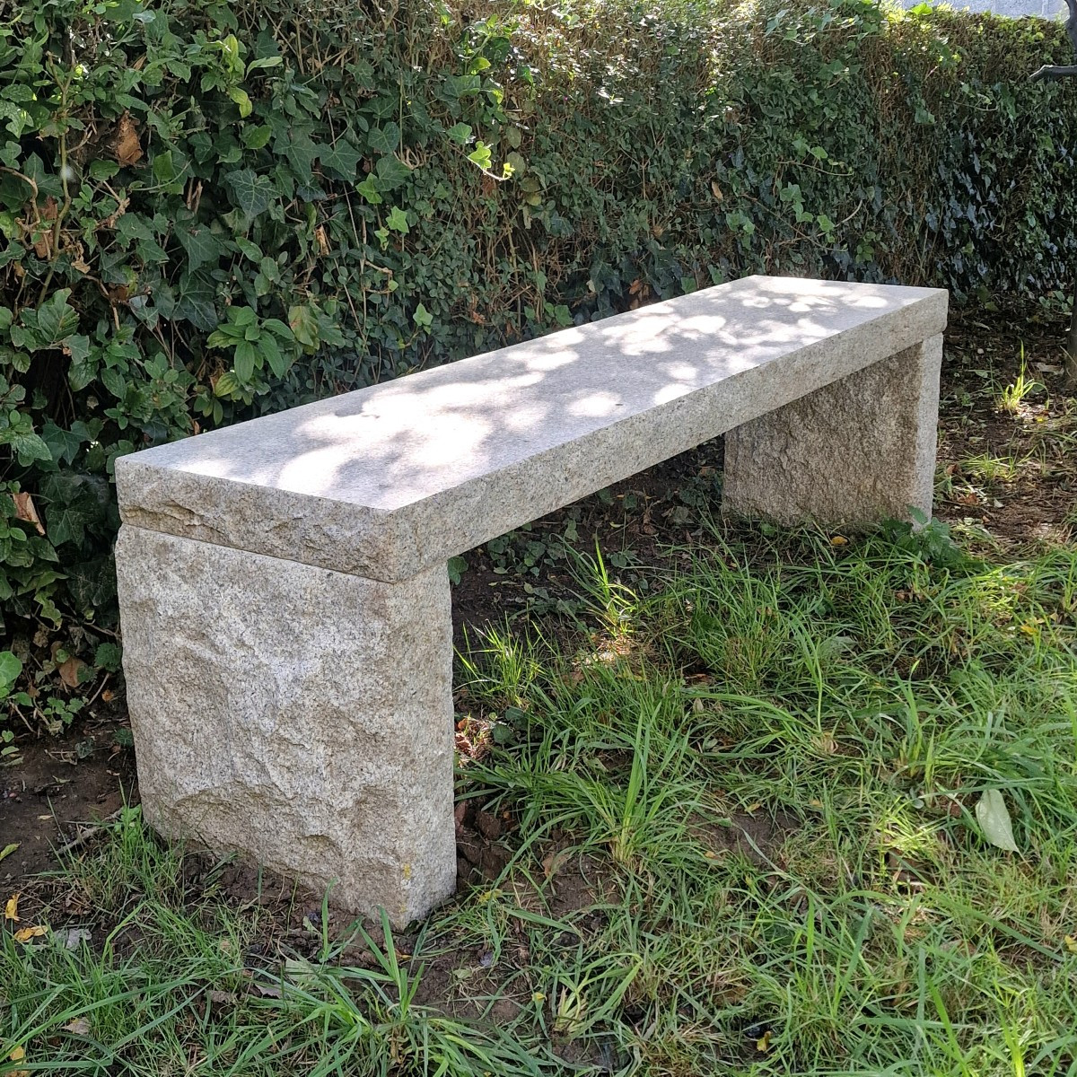 Banc en pierre primitif-photo-1