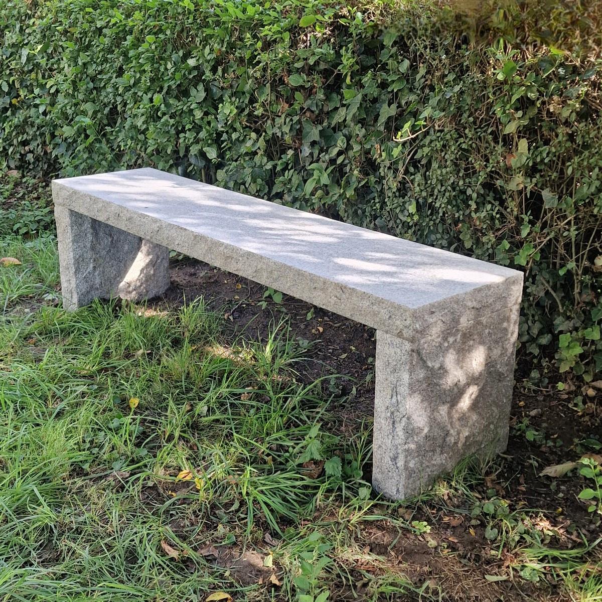 Banc en pierre primitif-photo-3