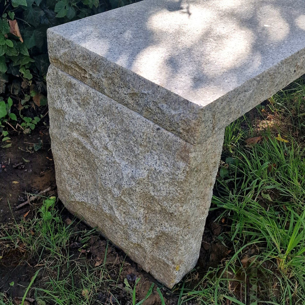 Banc en pierre primitif-photo-5