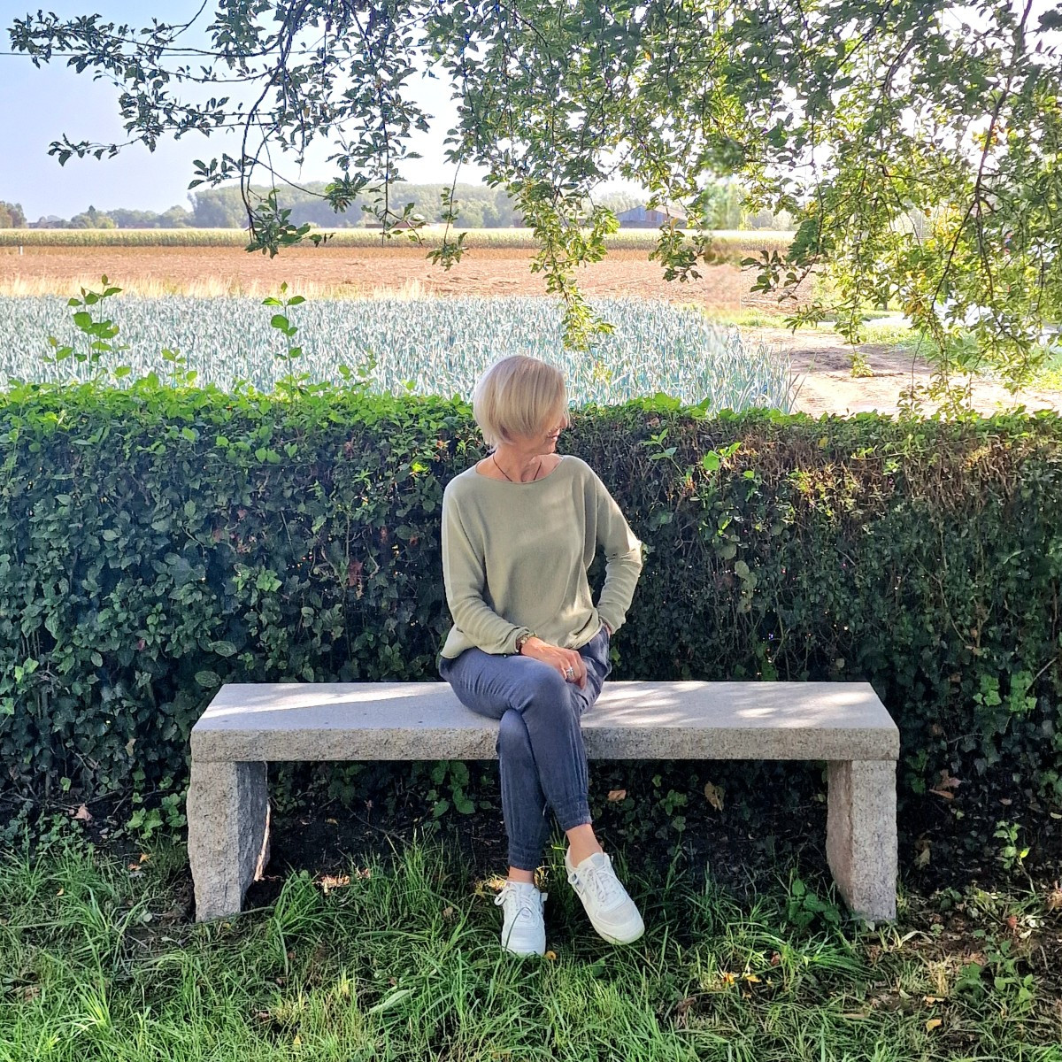 Banc en pierre primitif